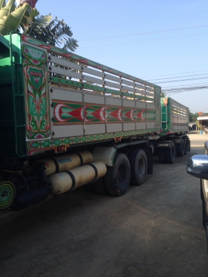 ขายรถพ่วง 22 ล้อ แม่-ลูก กระบะเนียมดั้ม ติดแก๊ ISUZU 270 ปี.43 แม่ลูกดั้ม ถ้าให้ทำเครื่องเป็นน้ำมันให้ ราคา1500000 ถ้าแบบแก๊ส ราคา1300000 สนใจรีบโทร&amp;ID.081-3531946 อยู่.นครปฐม