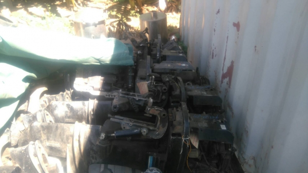 ขายด่วน เครืองเรือเมอรคิวลี่   อุปกรน์   ไม่ครบ6สูบ 4สูบ 3สูบมี8ตัว.  ขายเหมา320000