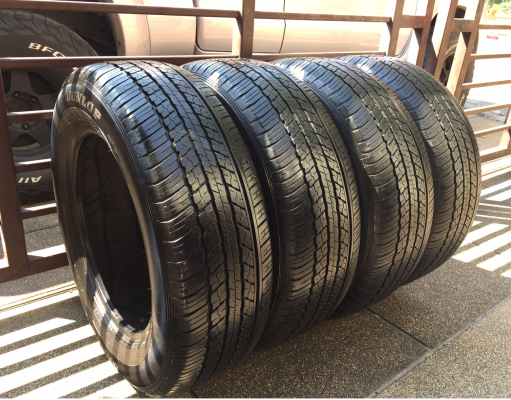 ยาง Dunlop 225 65 17 ปี15 ดอกเต็ม ไม่มีปะ ใช้ยาว ราคาไม่แพง