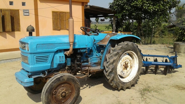 จัดส่งพี่ จ.ชลบุรี ขายรถไถHINOMOTO E250 26แรงพร้อมผาน5LCSสวยเดิมพร้อมใช้งาน จัดส่งพี่ จ.ชลบุรี ขายรถไถHINOMOTO E250 26แรงพร้อมผาน5LCSสวยเดิมพร้อมใช้งาน