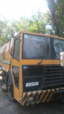 ขายด่วน รถกวาดถนนเครือง ยนต 2ตัว.  เครืองจอนเดีย.   เครืองกวาดเป้นเครืองคารมิลขาย760000