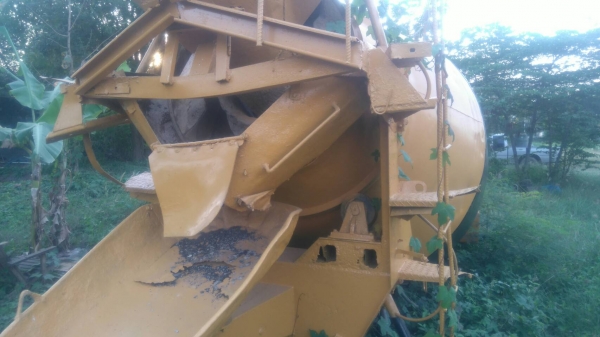 ขายด่วน โม่ปูน ติดตั้ง10ล้อ เครือง100แรงอีสุ  250000