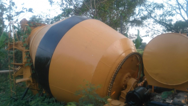 ขายด่วน โม่ปูน ติดตั้ง10ล้อ เครือง100แรงอีสุ  250000