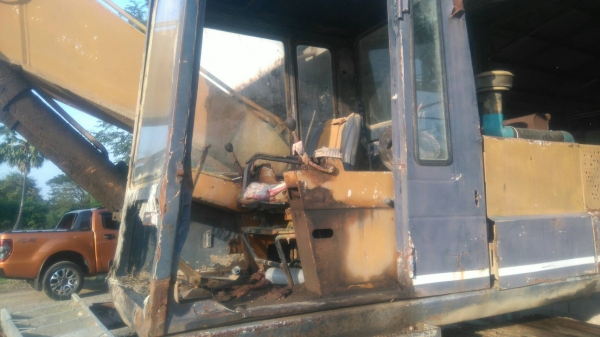 ขายด่วน แบ้คโคร200รุ่น3คอนโทรสั้นเครืองhino. 6c เทอโบ พร้อมใช้งาน370000