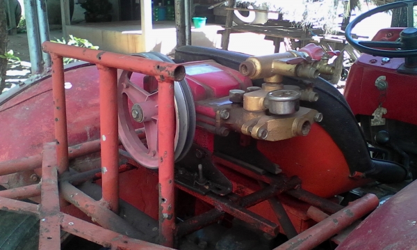 ขายรถไถนั่งขับคูโบต้าL2601พร้อมผาน4และถังปั๊มสามสูบไว้ฉีดยา ขายรถไถนั่งขับคูโบต้าL2601พร้อมผาน4และถังปั๊มสามสูบไว้ฉีดยา