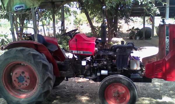 ขายรถไถนั่งขับคูโบต้าL2601พร้อมผาน4และถังปั๊มสามสูบไว้ฉีดยา ขายรถไถนั่งขับคูโบต้าL2601พร้อมผาน4และถังปั๊มสามสูบไว้ฉีดยา