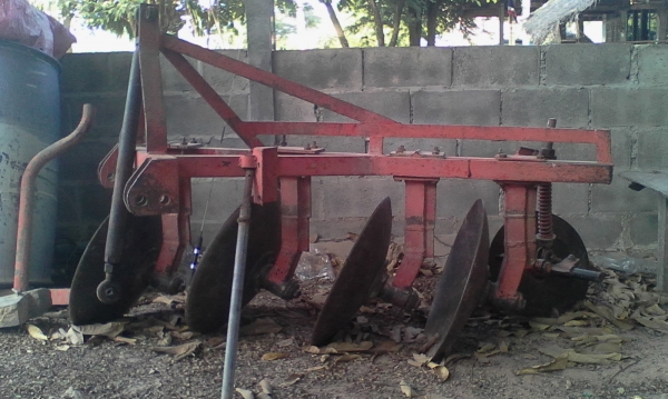 ขายรถไถนั่งขับคูโบต้าL2601พร้อมผาน4และถังปั๊มสามสูบไว้ฉีดยา ขายรถไถนั่งขับคูโบต้าL2601พร้อมผาน4และถังปั๊มสามสูบไว้ฉีดยา