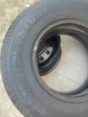 225-75R15 BRIDGESTONE  DURAVIS R669 HD มี 1 เส้น พร้อมยางใน โทร.081-427-3941