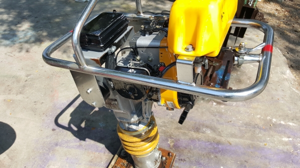 จิงโจ้เครื่องตบดิน พร้อมใช้งาน ราคา 15800 บาท สอบถามได้ ต่อรองได้ ขายได้ขายครับ