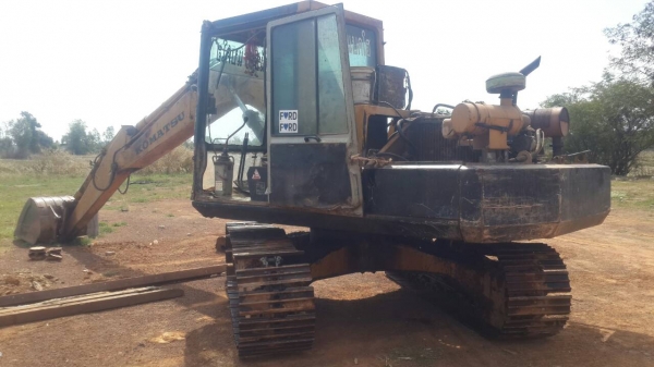 ขายแม็คโคร KOMATSU PC100-3 สภาพใช้งานได้ โซ่ใหม่1ข้าง อิกข้างโซ่อ่อน รถใช้งานได้ปกติ เอกสารสัญญาซื้อขาย