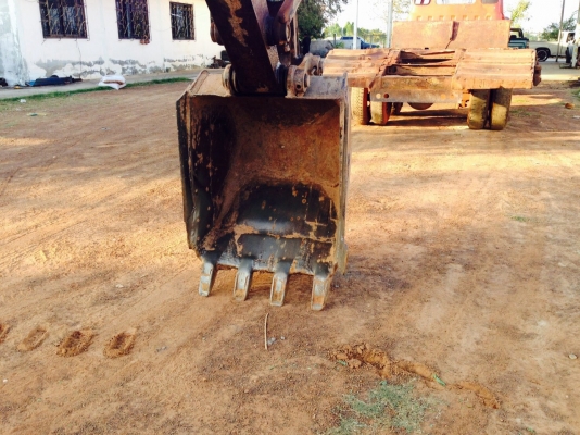 ขายแม็คโคร KOMATSU PC100-3 สภาพใช้งานได้ โซ่ใหม่1ข้าง อิกข้างโซ่อ่อน รถใช้งานได้ปกติ เอกสารสัญญาซื้อขาย