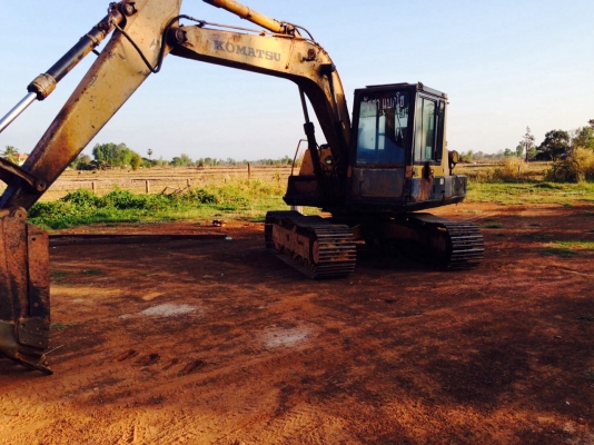 ขายแม็คโคร KOMATSU PC100-3 สภาพใช้งานได้ โซ่ใหม่1ข้าง อิกข้างโซ่อ่อน รถใช้งานได้ปกติ เอกสารสัญญาซื้อขาย