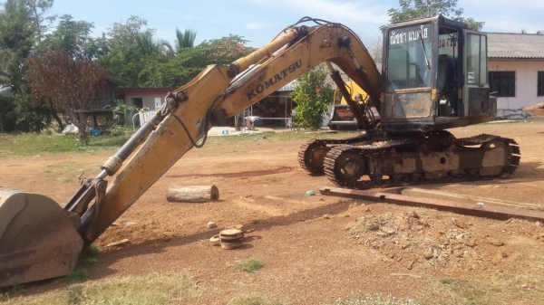 ขายแม็คโคร KOMATSU PC100-3 สภาพใช้งานได้ โซ่ใหม่1ข้าง อิกข้างโซ่อ่อน รถใช้งานได้ปกติ เอกสารสัญญาซื้อขาย