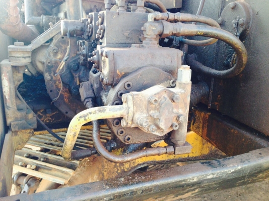 ขายแม็คโคร KOMATSU PC100-3 สภาพใช้งานได้ โซ่ใหม่1ข้าง อิกข้างโซ่อ่อน รถใช้งานได้ปกติ เอกสารสัญญาซื้อขาย