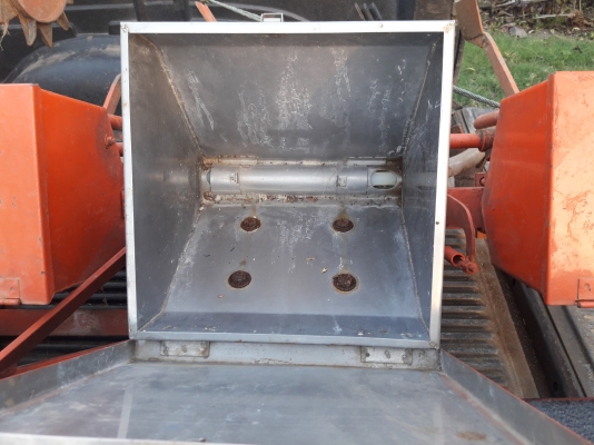 เครื่องหยอดข้าวโพด3กระทู้ พร้อมใช้งาน