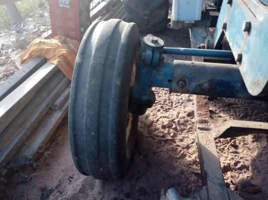 ขายด่วนรถไถ Ford  เพลาเดียว 7700 T3  ขาย ราคา 220,000