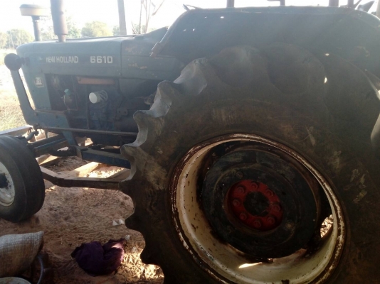 ขายด่วนรถไถ Ford  เพลาเดียว 7700 T3  ขาย ราคา 220,000