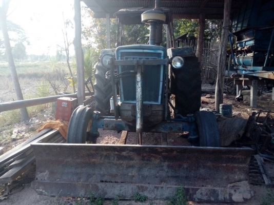 ขายด่วนรถไถ Ford  เพลาเดียว 7700 T3  ขาย ราคา 220,000