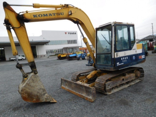 ขายรถขุดนำเข้าเก่าญี่ปุ่น komatsu pc60-6 มีใบมีด รถสวยเดิมๆ สนใจติดต่อสอบถาม 092-3309229 อีด