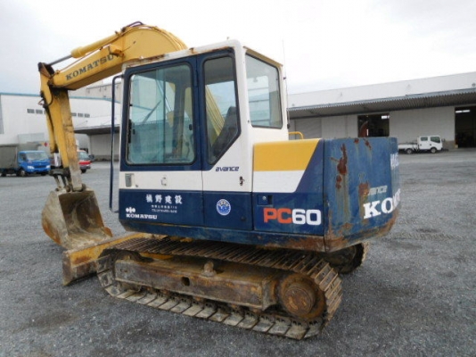 ขายรถขุดนำเข้าเก่าญี่ปุ่น komatsu pc60-6 มีใบมีด รถสวยเดิมๆ สนใจติดต่อสอบถาม 092-3309229 อีด