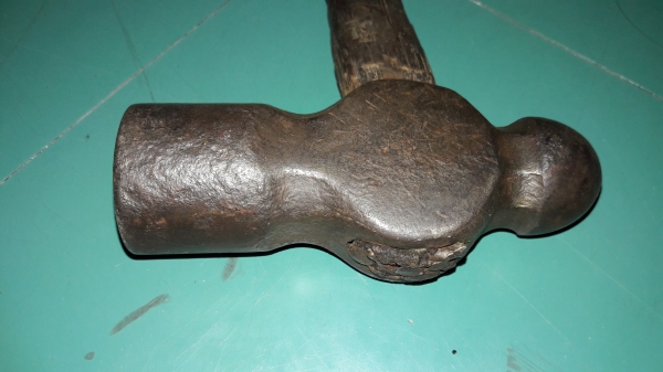 ขายค้อนตุ้มเก่าเหล็กดีมันเงาหัวขนาด1กิโลกรัมด้ามไม้เดิม ขายค้อนตุ้มเก่าเหล็กดีมันเงาหัวขนาด1กิโลกรัมด้ามไม้เดิม