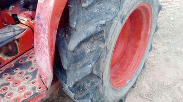 รถไถ 36 แรงปี 53 อุปกร 3 อย่าง ซ. ม 2500 นิด ฯฯ มือเดียวป้ายแดง ราคาเบาฯฯ 225000 บาท วันทูคอล 098 668- 3479 dtac 094 283-9369 สิทธิ์ คับ รถไถ 36 แรงปี 53 อุปกร 3 อย่าง ซ. ม 2500 นิด ฯฯ มือเดียวป้ายแดง ราคาเบาฯฯ 225000 บาท วันทูคอล 098 668- 3479 dtac 094 283-9369 สิทธิ์ คับ