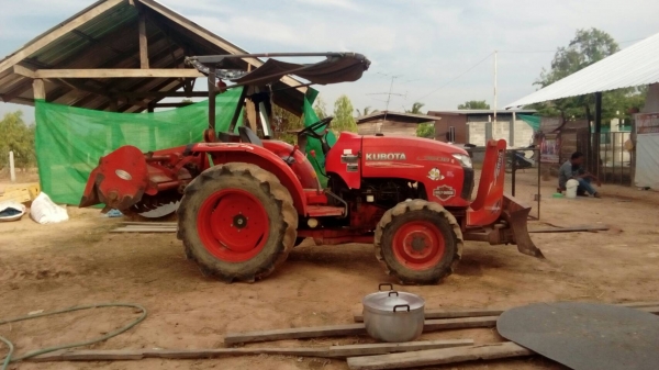 รถไถ 36 แรงปี 53 อุปกร 3 อย่าง ซ. ม 2500 นิด ฯฯ มือเดียวป้ายแดง ราคาเบาฯฯ 225000 บาท วันทูคอล 098 668- 3479 dtac 094 283-9369 สิทธิ์ คับ รถไถ 36 แรงปี 53 อุปกร 3 อย่าง ซ. ม 2500 นิด ฯฯ มือเดียวป้ายแดง ราคาเบาฯฯ 225000 บาท วันทูคอล 098 668- 3479 dtac 094 283-9369 สิทธิ์ คับ