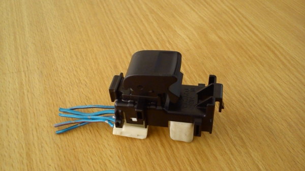 สวิตช์ กดขึ้น ลงกระจกด้านหลัง Toyota RAV 4