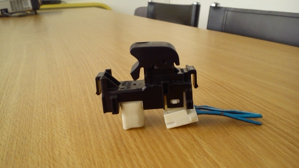 สวิตช์ กดขึ้น ลงกระจกด้านหลัง Toyota RAV 4