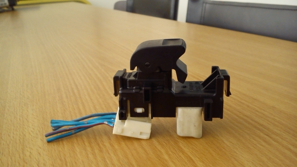 สวิตช์ กดขึ้น ลงกระจกด้านหลัง Toyota RAV 4