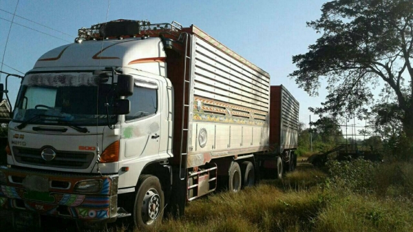 ขายรถพ่วง 22 ล้อ สวยๆมาอีกแล้วครับ  เป็นแม่-ลูก รถใช้งานอยู่ กระบะเนียมคอกเกษตรดั้ม อู่.สมศักดิ์ บอดีคาร์ HINO 380 ปี.54 ยาง 70-80\% ราคา.2650000 สนใจรีบจองด่วนครับ โทร.ID.0813531946 รถอยู่เพชรบูรณ์