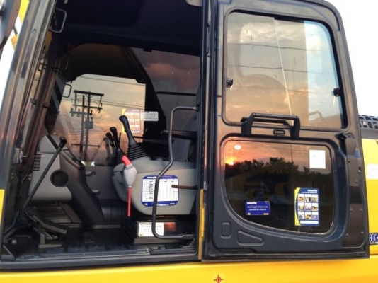 ขายด่วน!! Komatsu PC200-8M0 สภาพสวยค่ะ