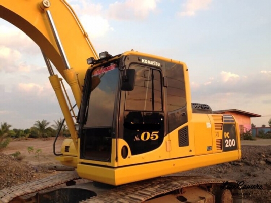 ขายด่วน!! Komatsu PC200-8M0 สภาพสวยค่ะ