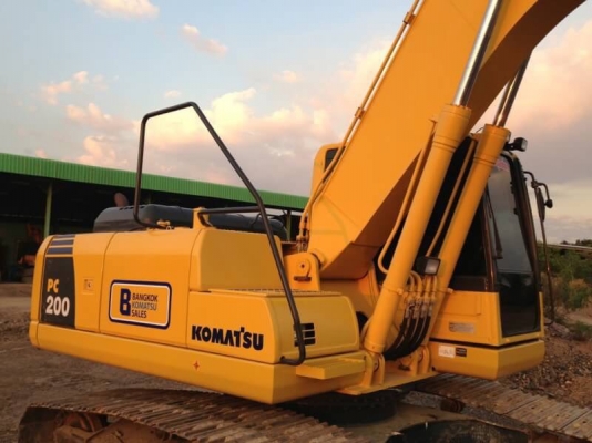 ขายด่วน!! Komatsu PC200-8M0 สภาพสวยค่ะ