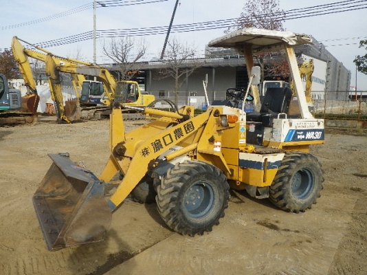 ขาย : รถตัก ยี่ห้อ : KOMATSU  รุ่น : WA30-2
