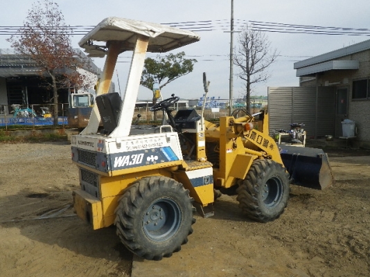 ขาย : รถตัก ยี่ห้อ : KOMATSU  รุ่น : WA30-2