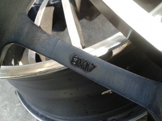 ขอบ17นิ้ว6รู ชุดนี้ ราคา 7600 บาท ขอบ17นิ้ว6รู ชุดนี้ ราคา 7600 บาท