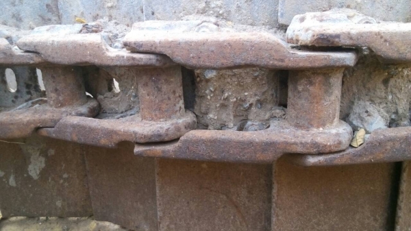 ขายโซ่พร้อมแผ่น รถแมคโค SK-60-3 สภาพตามรูป ขายคู่ละ 35000 สนใจรีบนะครับ