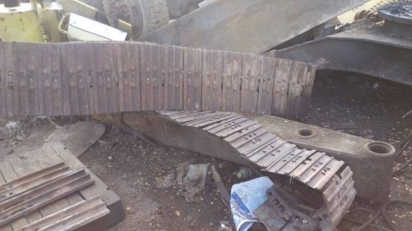 ขายโซ่พร้อมแผ่น รถแมคโค SK-60-3 สภาพตามรูป ขายคู่ละ 35000 สนใจรีบนะครับ