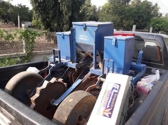 เครื่องหยอดข้าวโพด แบบจาน