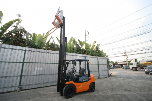 รถนอก TOYOTA 2.5 ตัน 4.3 เมตร รุ่น7 งาเท พร้อมบุ้งกี๋ เครื่องยนต์ดีเซล พร้อมใช้งานมากๆๆ 420,000 บาท 094-4267888 จะเด็ด