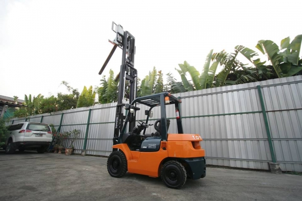 รถนอก TOYOTA 2.5 ตัน 4.3 เมตร รุ่น7 งาเท พร้อมบุ้งกี๋ เครื่องยนต์ดีเซล พร้อมใช้งานมากๆๆ 420,000 บาท 094-4267888 จะเด็ด