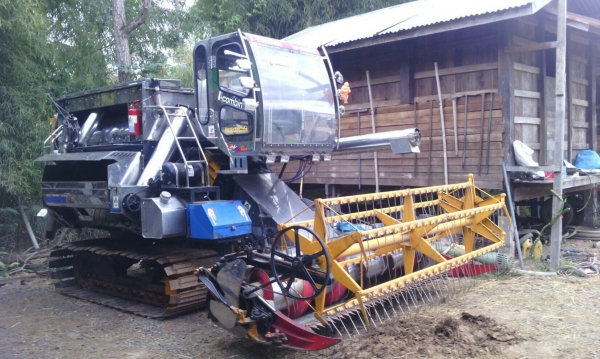 รถเกี่ยวข้าวไอคอมไบ  ปี59  สภาพสวยรถ1เดือน  ไช้น้อยเกี่ยวเฉพาะนาปีเดินเบาคล่องลุยหล่มดี  ช่วงล่างเต็มพร้อมลงงาน