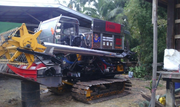 รถเกี่ยวข้าวไอคอมไบ ปี59 สภาพสวยรถ1เดือน ไช้น้อยเกี่ยวเฉพาะนาปีเดินเบาคล่องลุยหล่มดี ช่วงล่างเต็มพร้อมลงงาน รถเกี่ยวข้าวไอคอมไบ ปี59 สภาพสวยรถ1เดือน ไช้น้อยเกี่ยวเฉพาะนาปีเดินเบาคล่องลุยหล่มดี ช่วงล่างเต็มพร้อมลงงาน