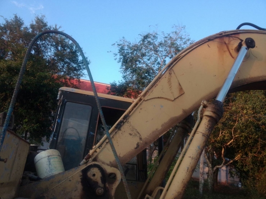 ขายCat E200B สภาพสวยพร้อมใช้ สนใจติดต่ออ๊อฟพิจิตร086-737-9991