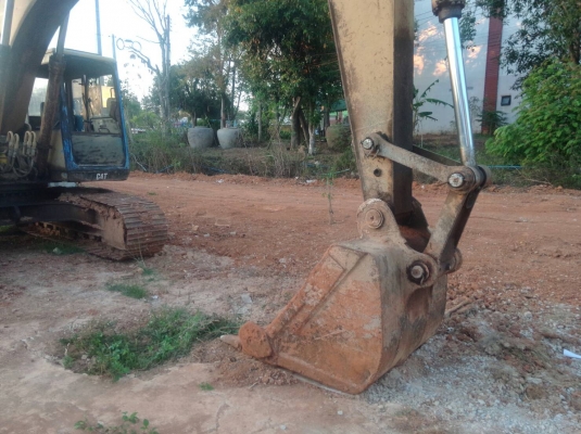 ขายCat E200B สภาพสวยพร้อมใช้ สนใจติดต่ออ๊อฟพิจิตร086-737-9991