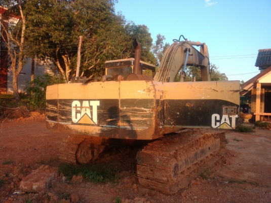 ขายCat E200B สภาพสวยพร้อมใช้ สนใจติดต่ออ๊อฟพิจิตร086-737-9991