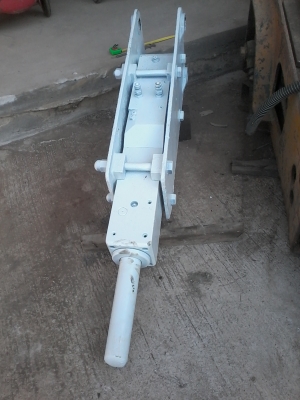 ขายหัวกระแทก ยี่ห้อ furukawa  รูสลัก45mmระยะห่าง 175 cm ความโตของเข็ม  65 cm เช็คแล้วพร้อมใช้งาน  ขายราคา 86,000 บาท