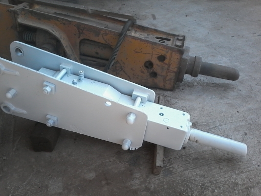 ขายหัวกระแทก ยี่ห้อ furukawa  รูสลัก45mmระยะห่าง 175 cm ความโตของเข็ม  65 cm เช็คแล้วพร้อมใช้งาน  ขายราคา 86,000 บาท