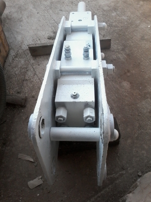 ขายหัวกระแทก ยี่ห้อ furukawa  รูสลัก45mmระยะห่าง 175 cm ความโตของเข็ม  65 cm เช็คแล้วพร้อมใช้งาน  ขายราคา 86,000 บาท